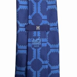 Hermes Men's Vintage‎ Tie Geometric Blue Satin Silk 251 UA 4" (W) x 56" (L) guc